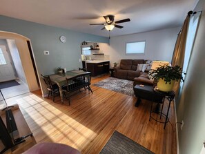 Living Room/Dining Area