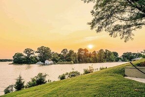 Experience the magic of sunrise and sunset at our waterfront retreat. With panoramic views that capture the essence of waterfront living, every moment promises to be a celebration of nature's splendor.