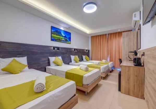 Bedroom / No Kitchen (Bed for 4 persons)