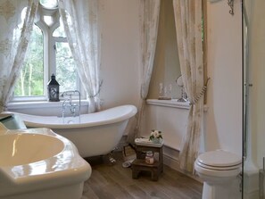 Owner’s On-Suite w/Double Slipper Bathtub,  High Tank Toilet, Shower