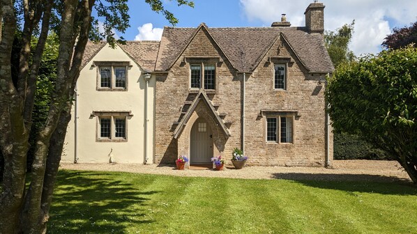 Front External , Charlton Down Cottage, Bolthole Retreats
