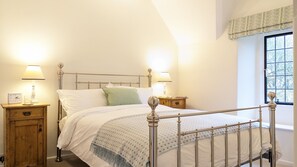 Bedroom One, Charlton Down Cottage, Bolthole Retreats