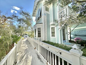 LOCATED DOWN A SEASIDE, FL FOOTPATH ON ODESSA STREET