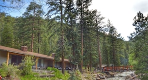 riverlodge (2)