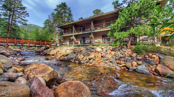 mountainlodgeonfallriver