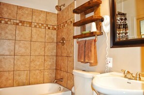 RiverLodgeDoubleQueenBathroom_copy_1280x851