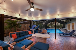 Lounge with Cushions