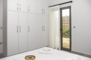 Double bedroom (3)
