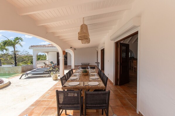 Outdoor dining