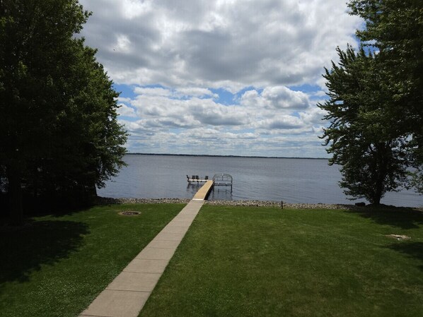 Sidewalk to the private dock. Enjoy the peace and quiet and relax!