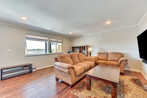 Living Room | Smart TV | Work Desk | Single-Story Home
