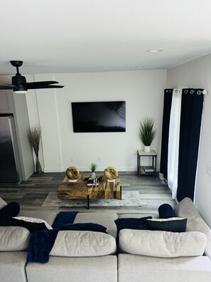 Living room area with smart TV & other entertainment options