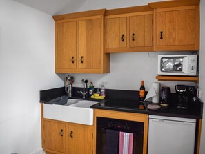Kitchen | Old Chimneys Cottage - Lewes Retreats, Plumpton Green, near Lewes