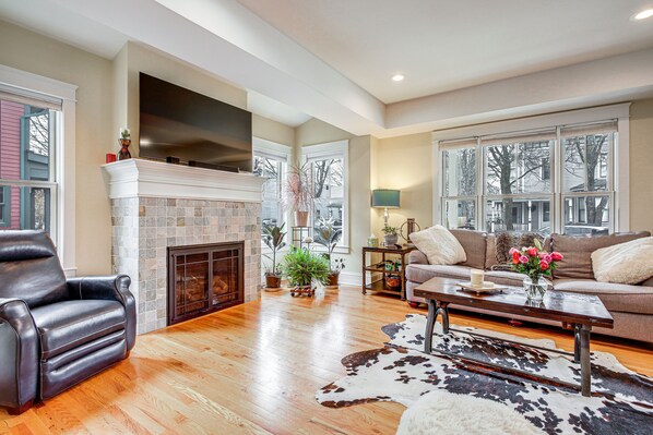 Saratoga Springs Vacation Rental | 2BR | 3BA | 2,300 Sq Ft | Stairs Required