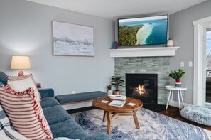 Enjoy the cozy living room & fireplace