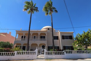 Esterni