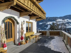 Himmel, Eigentum, Gebäude, Pflanze, Blumentopf, Schatten, Die Architektur, Haus, Holz, Tabelle