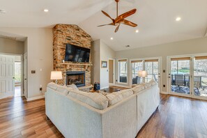 Living Room | 1st Floor | Smart TV | Fireplace