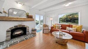 #StayinMyDistrict #BookDirect #EntireHome 