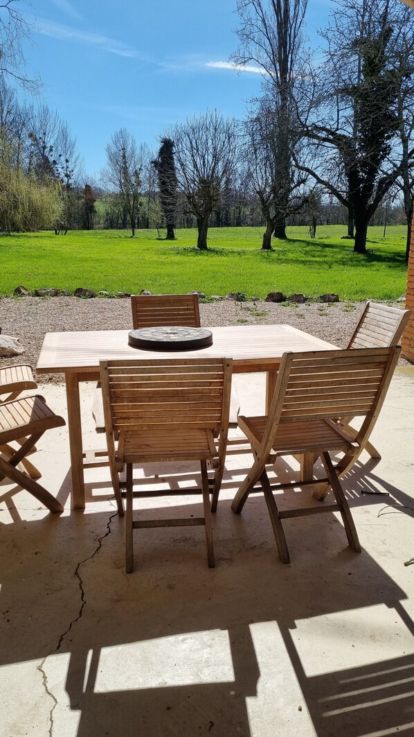 Outdoor dining