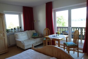 Ferienwohnung 32qm mit Blick auf den Chiemsee und die Berge