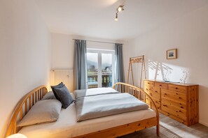 Ferienwohnung bis 3 Personen mit Balkon-Schlafzimmer mit Doppelbett