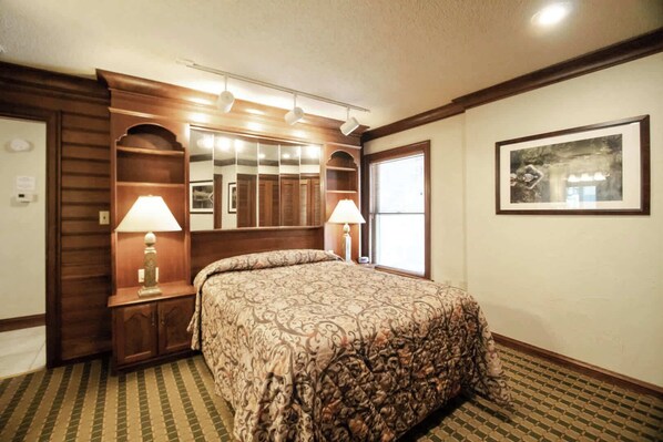 Master Bedroom offers a Queen size bed.