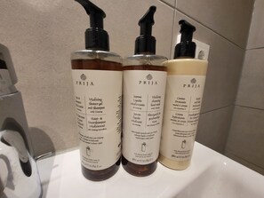 Bathroom amenities