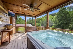 Hot Tub Area w TV