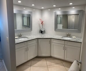 2-400 Master Vanity