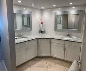 2-400 Master Vanity