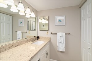 8-104 Master Vanity