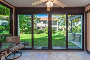 8-104 Lanai