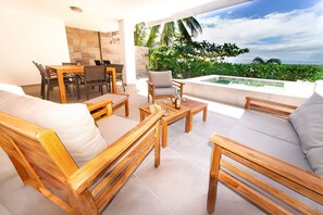 Terrasse avec Coin Salon