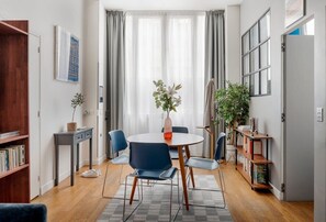 Dining table & Living room