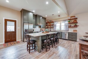 Kitchen | Central Air Conditioning | Keyless Entry