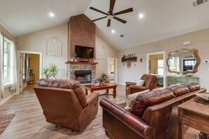 Living Room | Single-Story Home | Indoor Fireplace