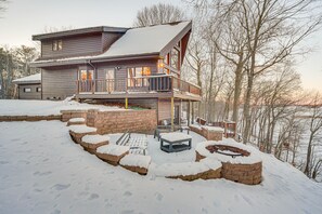 Cabin Exterior | Wood-Burning Fire Pit