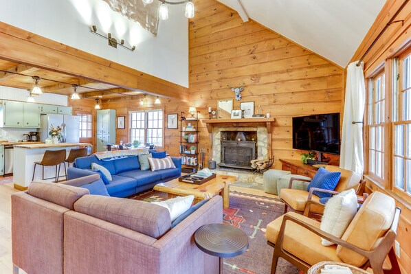 Ellijay Vacation Rental | 3BR | 2.5BA | 5 Steps to Enter | 1,500 Sq Ft