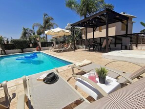 Eliana pool area