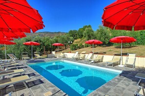 Building Exterior, Outdoor, Pool