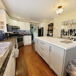 Full kitchen