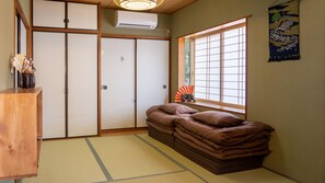 Maiko Room (2 futon beds)