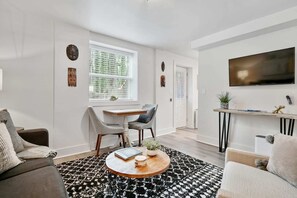 "Modern and beautifully styled unit. Absolutely perfect for a break from the hustle and bustle of everyday life or an intimate getaway. Would definitely book with Danielle again." - Jocelyn *****