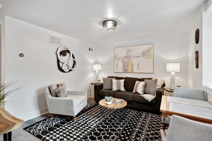 "Danielle is an excellent host and her place is small and cozy. Great place to stay, everything was really nice and clean. Will definitely come back and recommend Danielle’s place." - Erick - Lilburn, GA *****
