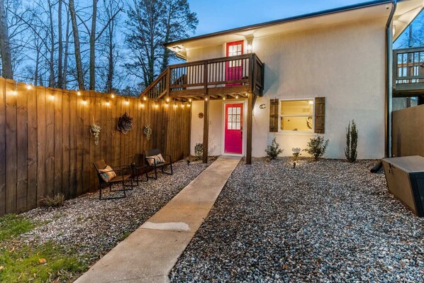 "Wow! What an experience! Everything was so pristine and particular. I could smell the cleanliness as I walked through the door. The space is comfortable and cozy. Definitely will book again!" - Kaya - Atlanta, GA *****