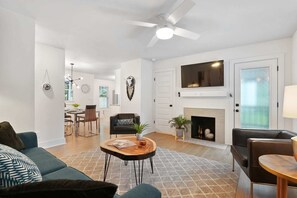 "Awesome place to stay. Close to everything you need and amazing restaurants. Super clean and Danielle was very friendly! Would definitely stay here again!" - Marquez - Athens, GA *****