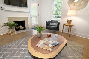 "Everything was great!! This place will definitely be a priority on my Airbnb list. Thanks for being a great host Danielle!" - Twyla - McCool, MS *****