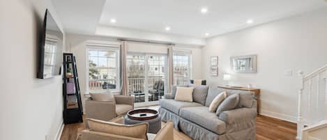 Main Floor Living Room (1)