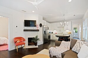 "We loved our stay in this updated, modern house just a block from the belt line. Great location, amenities, and super clean!" - Chris - Wilmington, NC *****